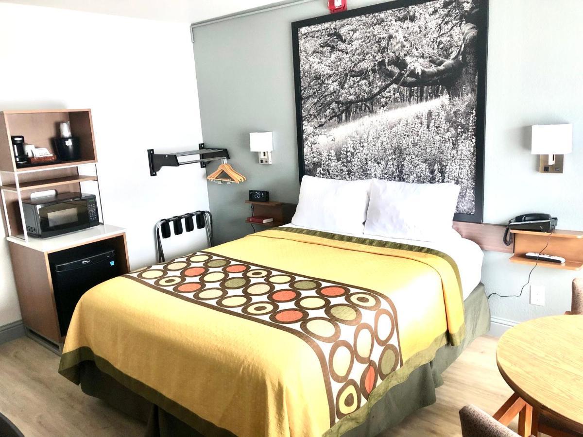 Super 8 By Wyndham Fort Bragg Luaran gambar