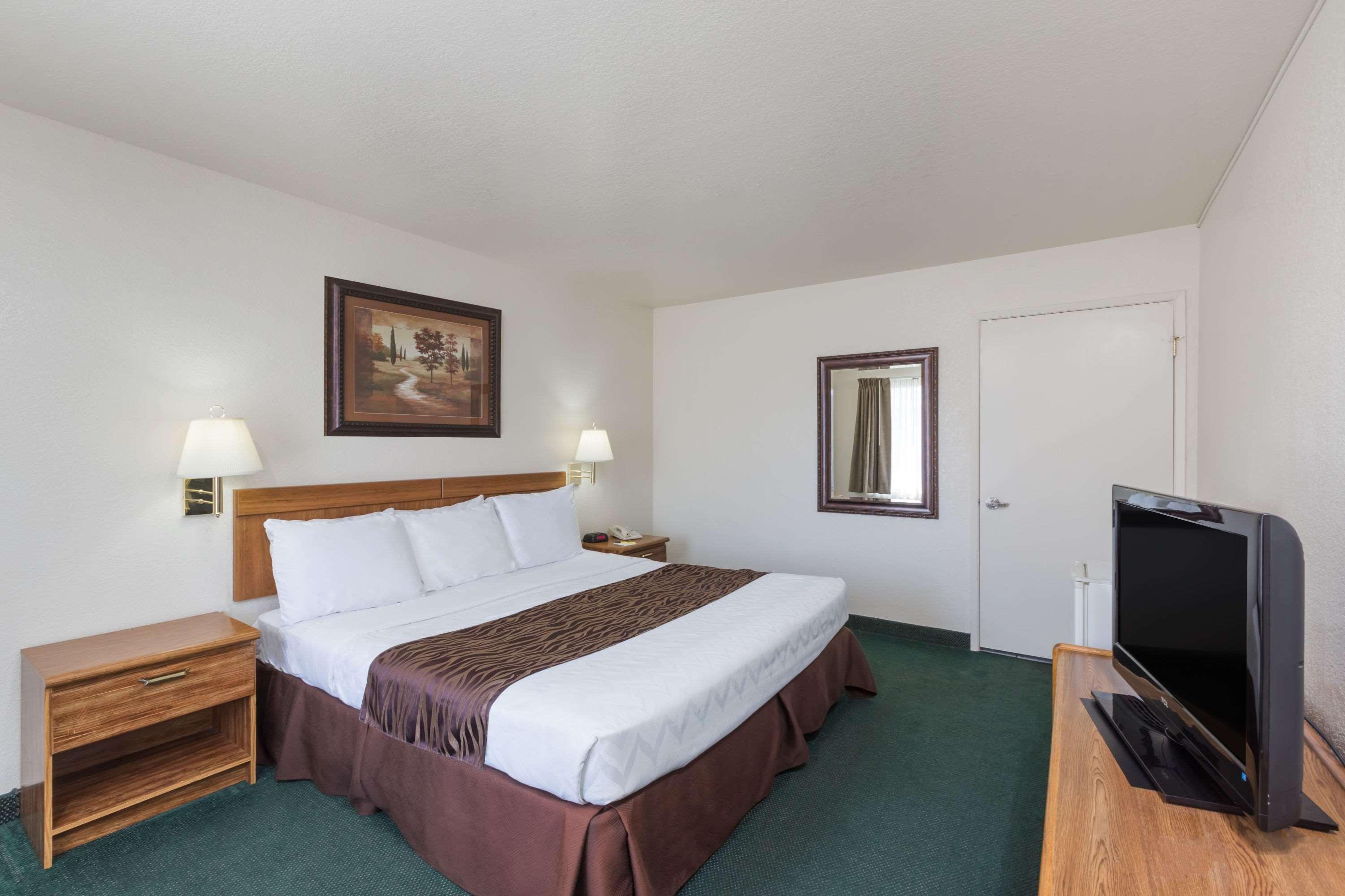 Super 8 By Wyndham Fort Bragg Luaran gambar